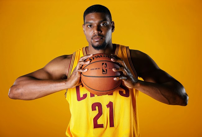 hi-res-182599931-andrew-bynum-of-the-cleveland-cavaliers-poses-for-a_crop_650x440.jpg