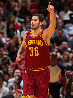 Omri-Casspi-has-been-playing-with-a-heavy-heart-of-late.-Getty-Images.jpg