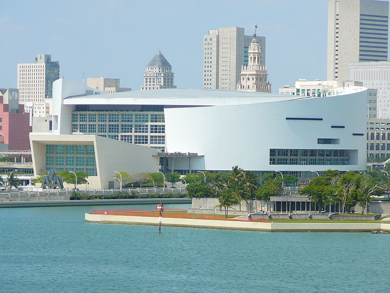 800px-American_Airlines_Arena_backside.jpg