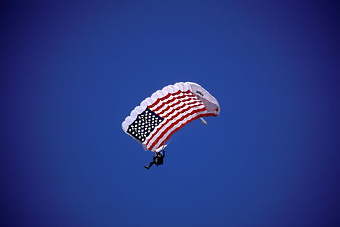 1-390-28.parachutejumper.m.jpg