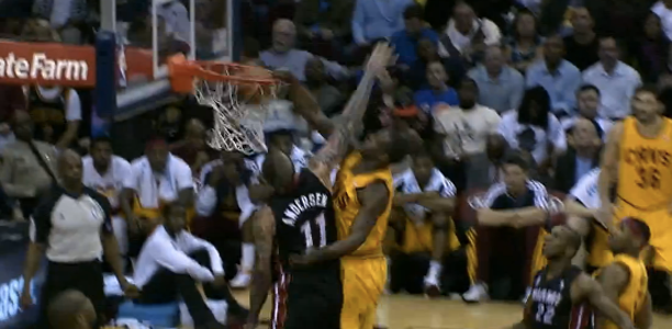 Dion-Waiters-Dunks-on-Chris-Andersen.png