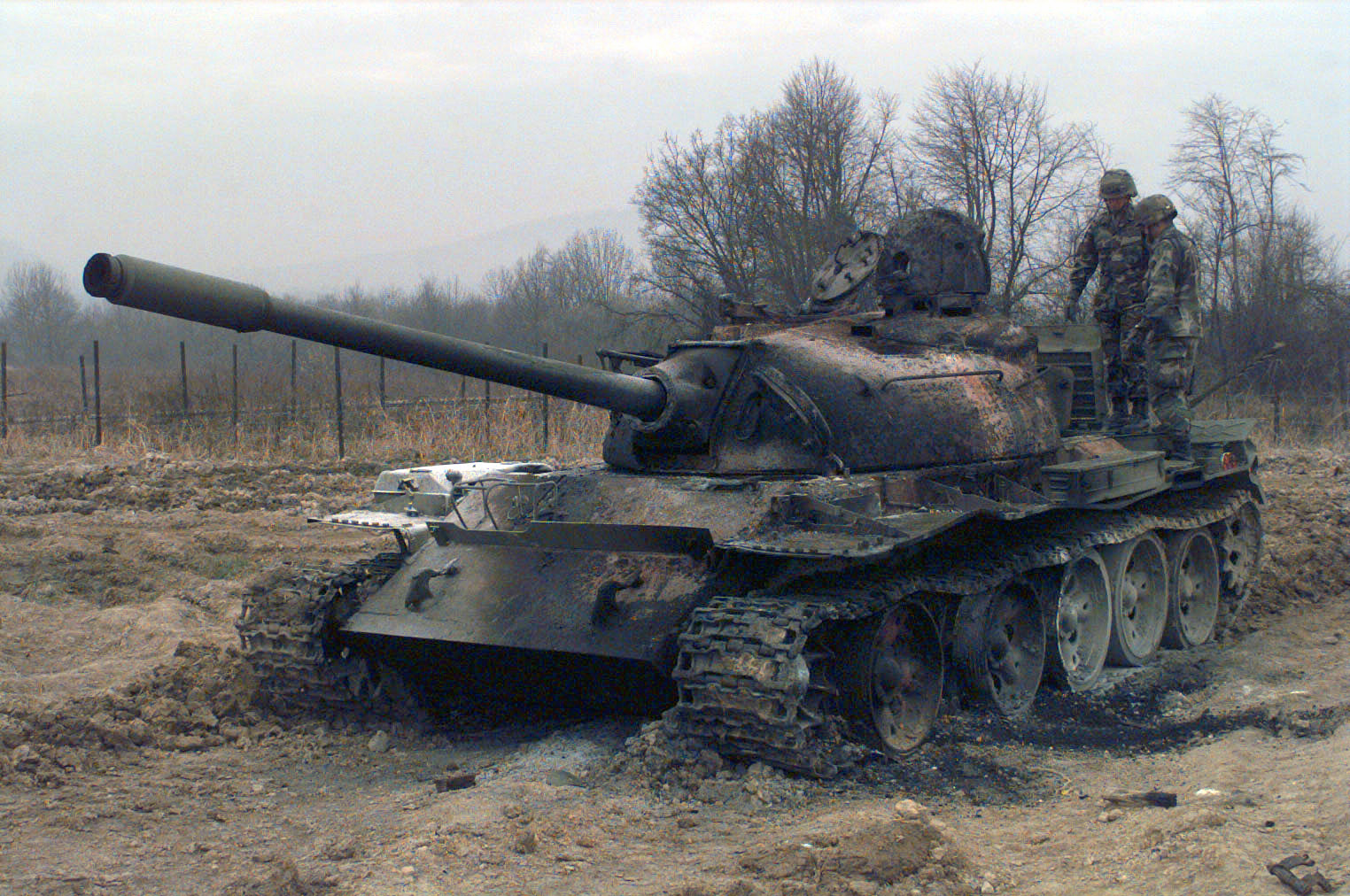 Destroyed_T-55_tank,_Bosnia.JPEG