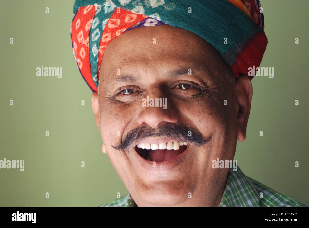 indian-man-laughing-mr704-jodhpur-rajasthan-india-asia-ET1CC7.jpg