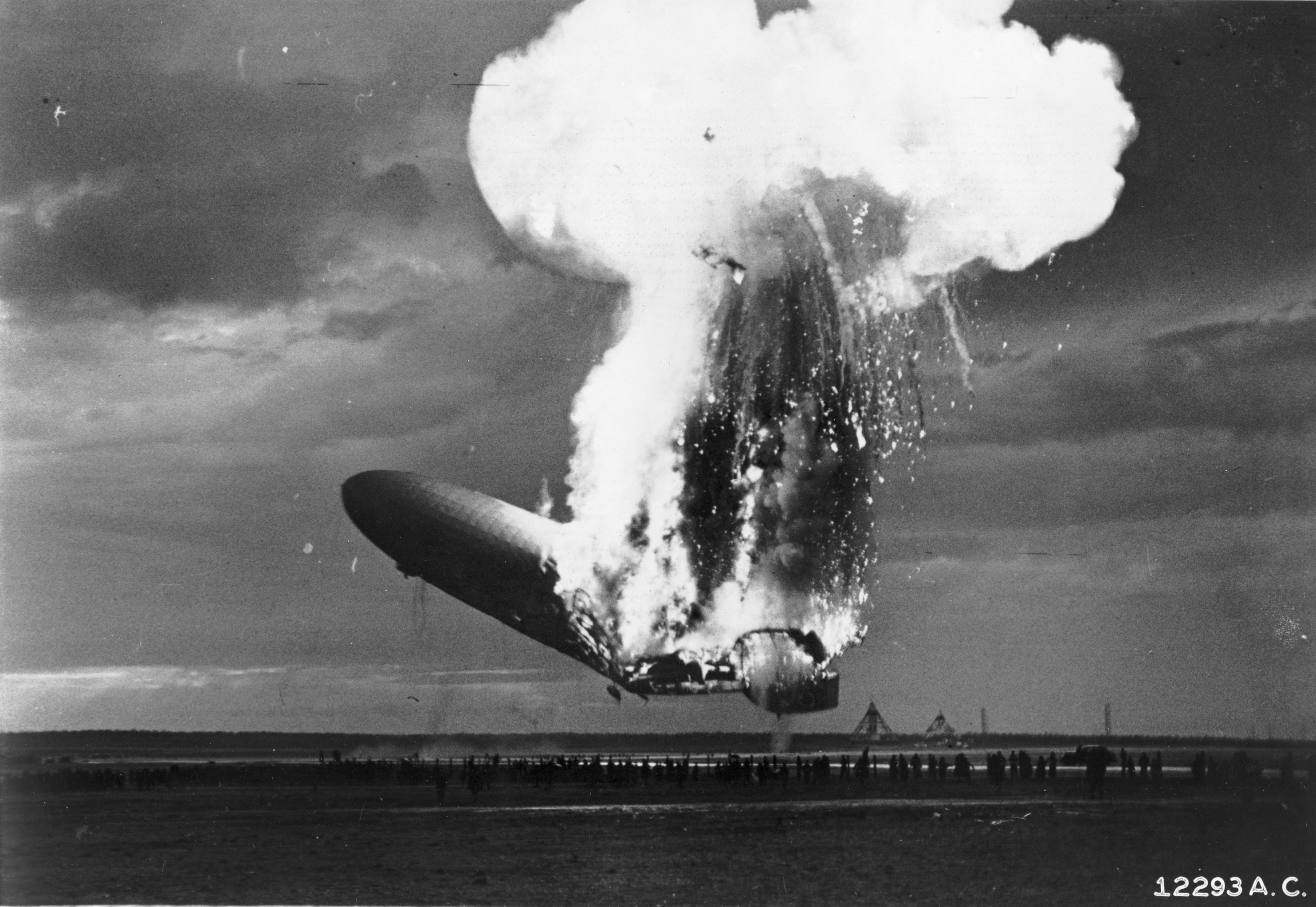 Hindenburg_disaster_%281%29.jpg